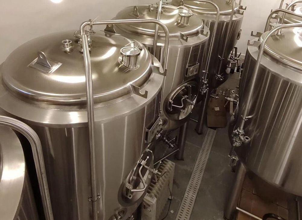 Microbrewery Book features a 500L capacity with manual control